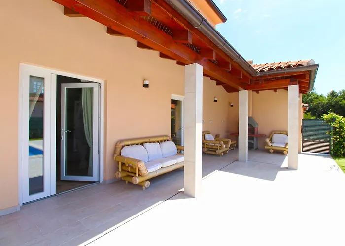 Holiday home Rose 2352