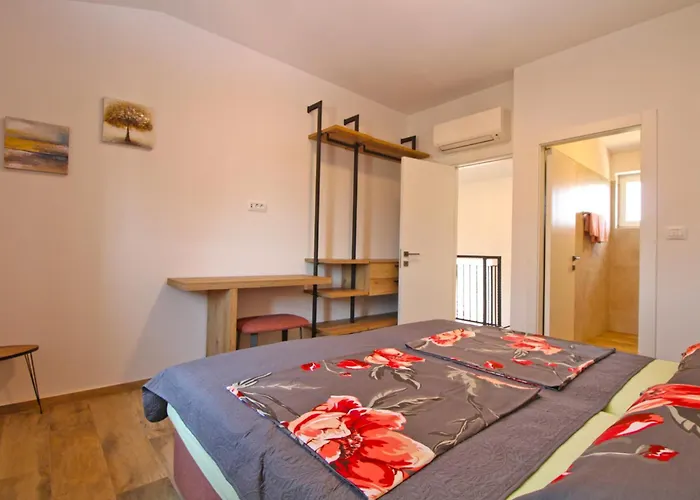 Rose 2352 Holiday home Pula